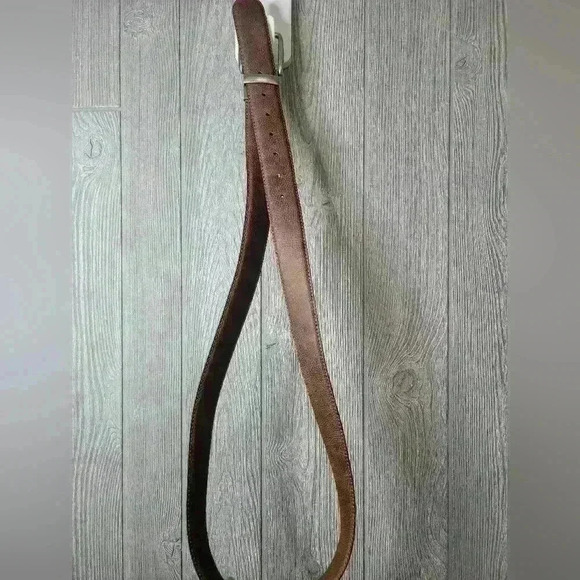 Brown & black belt in one. Metal buckle twist to change belt color preference - Picture 3 of 11